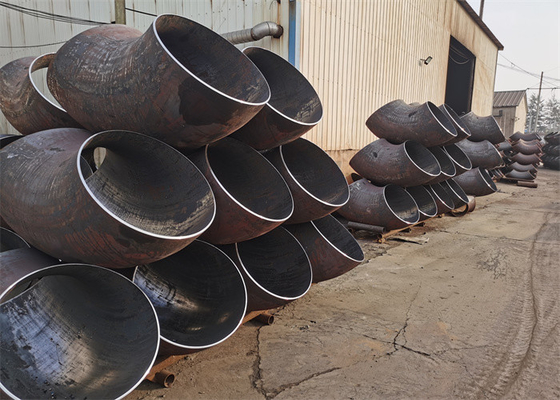 Baja Karbon Siku Baja karbon mulus butted welding Ukuran besar 24 &quot;---48&quot; 90D LR siku bevelend lukisan hitam